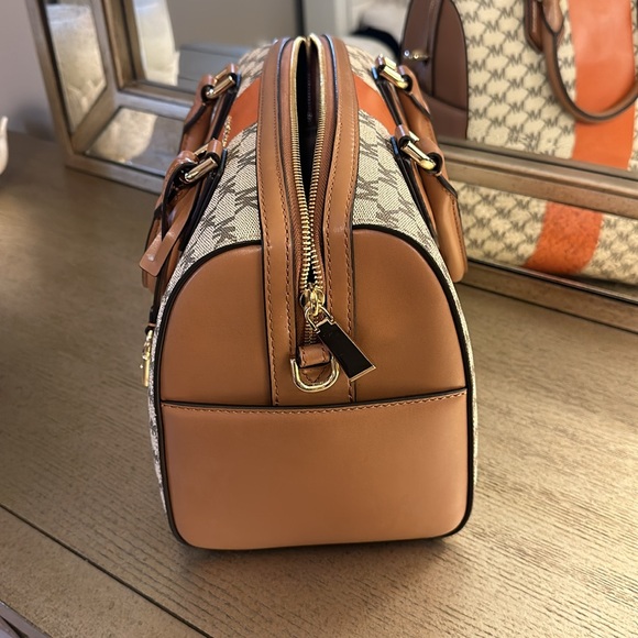 Michael Kors burnt orange and monogram handbag with shoulder strap! - Picture 2 of 9
